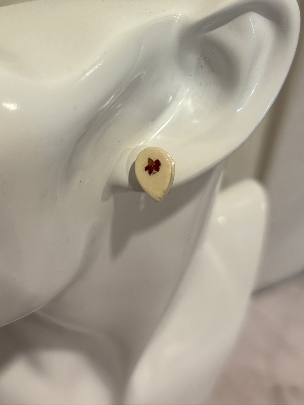 VINTAGE Handmade Ceramic Floral Stud Earrings